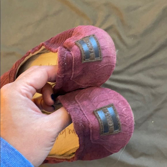 Cute cranberry Toms flats - Picture 3 of 5